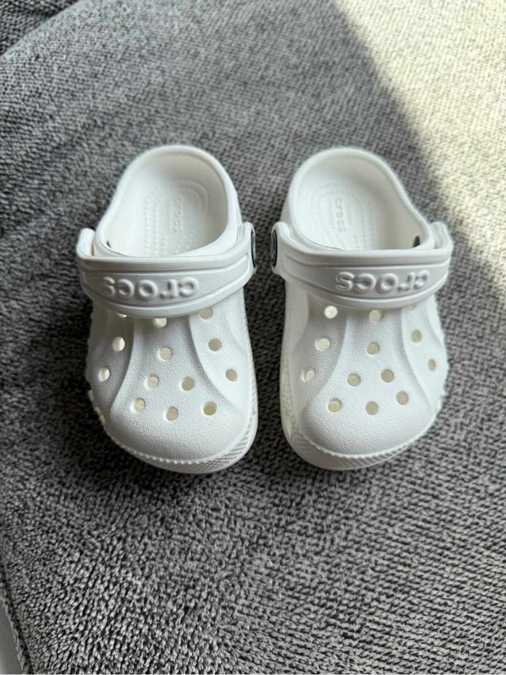 CROCS Kids Classic Clog - White size 6 , Like NEW